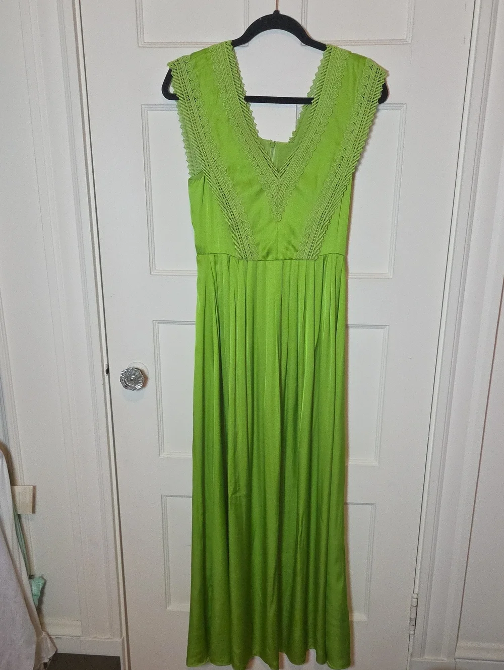 DIANE VON FURSTENBERG Margot Pleated Satin Maxi Dress In Chartreuse Size 6 - Picture 5 of 16